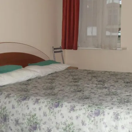 Dome Pearl Hostel *